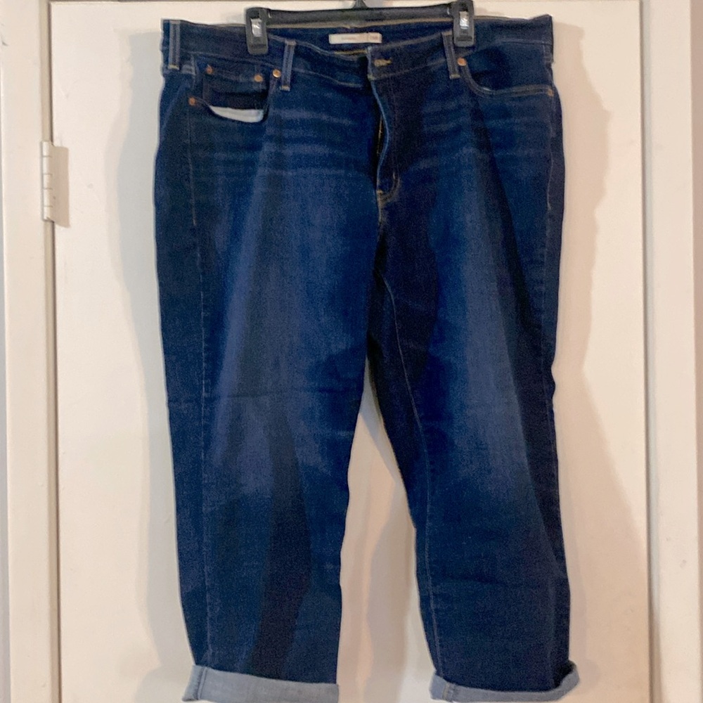 Women’s plus size Levi’s crop pants
